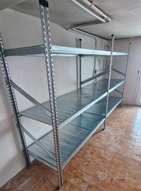 Scaffale metallico ad incastro senza viti