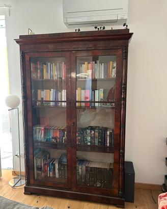 Credenza antica