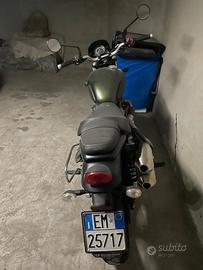 Moto scambler Triunph