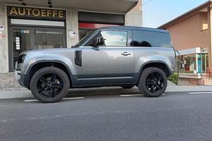 Land Rover Defender 90 3.0d I6 200 CV AWD Auto SE,