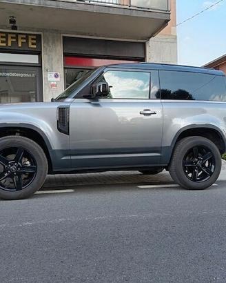 Land Rover Defender 90 3.0d I6 200 CV AWD Auto SE,
