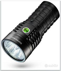 Torcia a LED Sofirn Q8 Plus 16.000 lumen campeggio