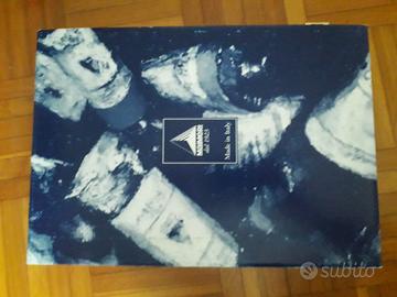 Tempere con scatola di legno