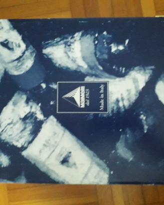 Tempere con scatola di legno