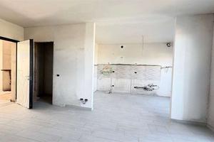 TRE LOCALI + DOPPI SERVIZI + BOX + CANTINA
