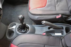 auto Toyota Yaris 1.3