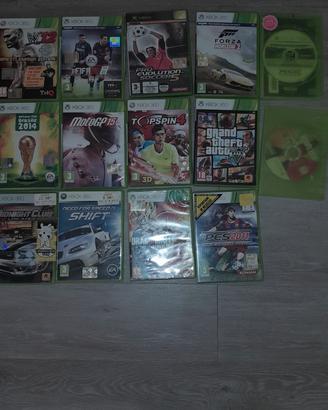 2 XBOX360 + 16 GIOCHI + KINKET + 2 CONTROLLER