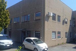 Immobile di 720 m² a Santena