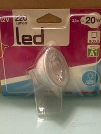 Lampadina LED GU 3.5 luce fredda.