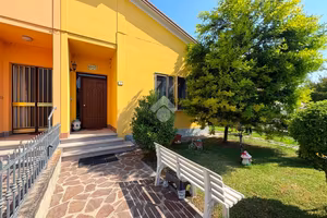 PORZIONE DI BIFAMILIARE A SUZZARA
