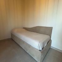 Letto singolo imbottito in tessuto beige