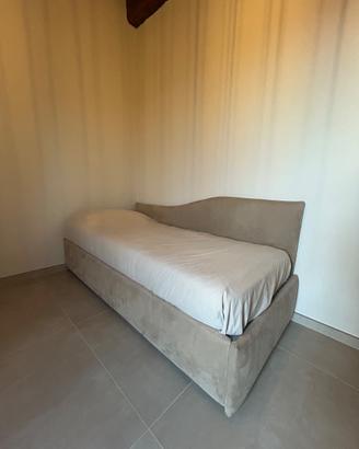 Letto singolo imbottito in tessuto beige