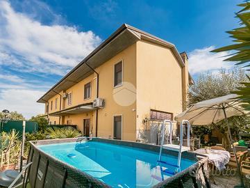 VILLA A SCHIERA A SOMMACAMPAGNA