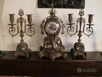 Orologio da tavolo in  bronzo, a molla.