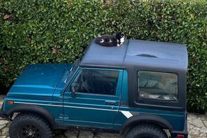 Suzuki Samurai 1,3 con cappotte rigida