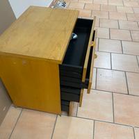 Cassettiera .