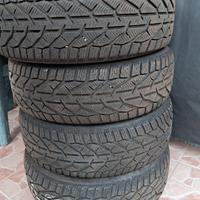 Gomme invernali 215/60 R 17 96 H