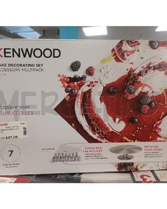 CAKE DECORATING SET -- NUOVO--