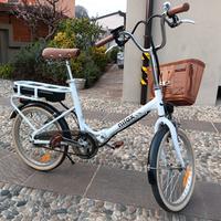 bicicletta elettrica e pieghevole