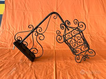 Lanterna in ferro battuto a muro