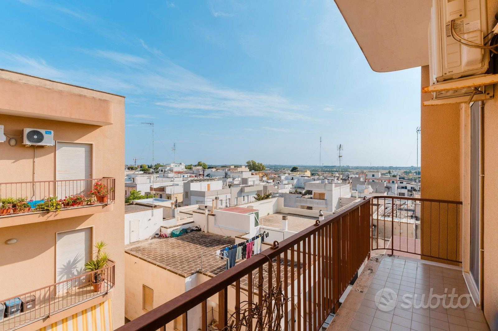 Ampio Appartamento Panoramico a Parabita - Vista 4