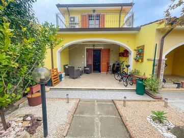 Accogliente casa a schiera centrale con giardino p