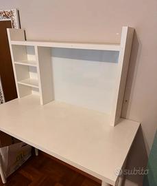 Scrivania IKEA con cassettiera e scaffale