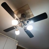 ventilatore da soffitto con pale e tre luci al led