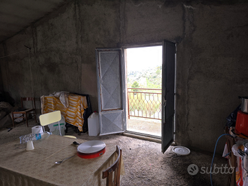 Casa di campagna con 10.000 metri di terreno