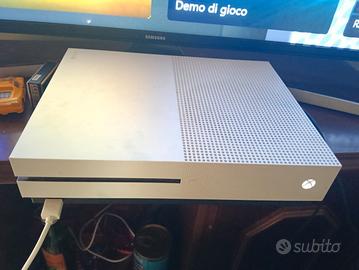 XBOX ONE S 500 GB CON Due CONTROLLER  FIFA 22 