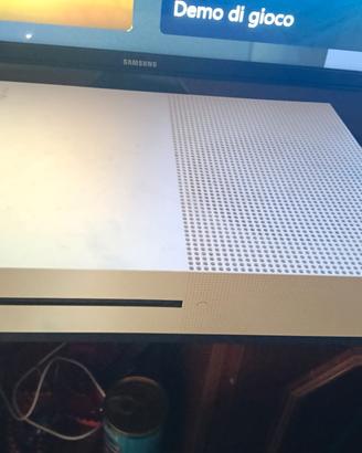 XBOX ONE S 500 GB CON Due CONTROLLER  FIFA 22 