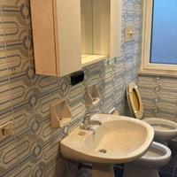 Dono lavabo, bidet, water ribinetti e asta tenda