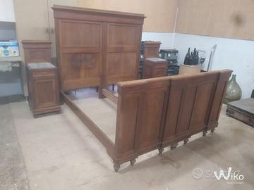 "letto matrimoniale vintage con comodini"