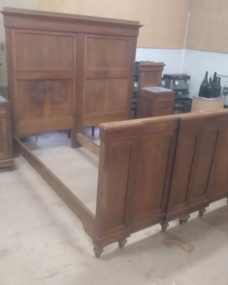 "letto matrimoniale vintage con comodini"