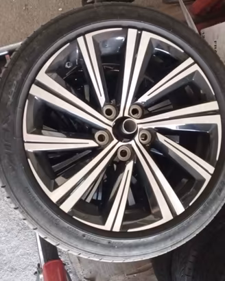 Pneumatici 225/45 r17 + 4 cerchi in lega da 17 (to