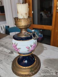 Lampada con disegni floreali su ceramica