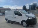 opel-vivaro-con-scaffali-morsa