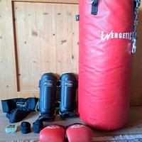 Kit Boxe - sacco, guantoni, protezioni