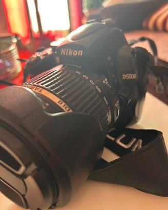 Nikon D5000 con estensore Tamaron 18-270 mm