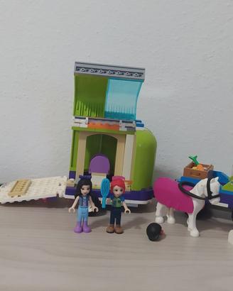 Lego Friends il rimorchio dei cavalli di Mia
