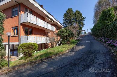 Appartamento di 170 m² con 5 locali e box auto a S