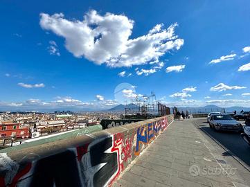 4 LOCALI A NAPOLI