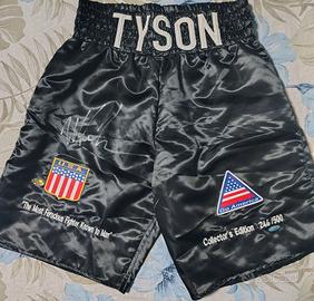 Pantaloncini Mike Tyson autografati + guantone 