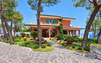 VILLA SINGOLA A ROSETO DEGLI ABRUZZI