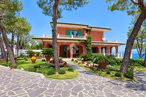 VILLA SINGOLA A ROSETO DEGLI ABRUZZI