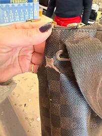 Borsello louis vuitton originale un po’ danneggiat