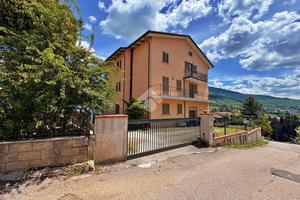5 LOCALI A GUALDO TADINO