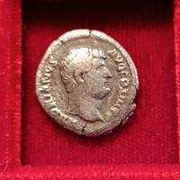 moneta romana denario imperatore Adriano.