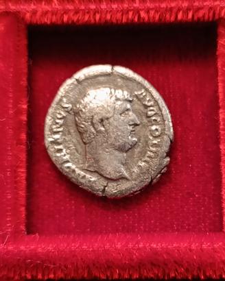 moneta romana denario imperatore Adriano.