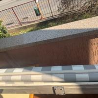 Tenda balcone elettrica in buone condizioni da 6 m